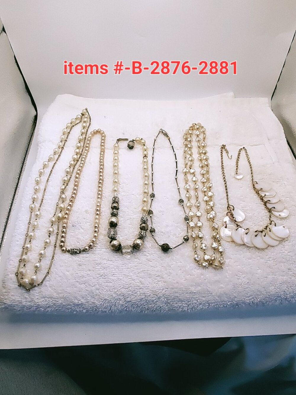 6 Vintage Necklaces, items #B -2876-2881,. wt. 137 grams.